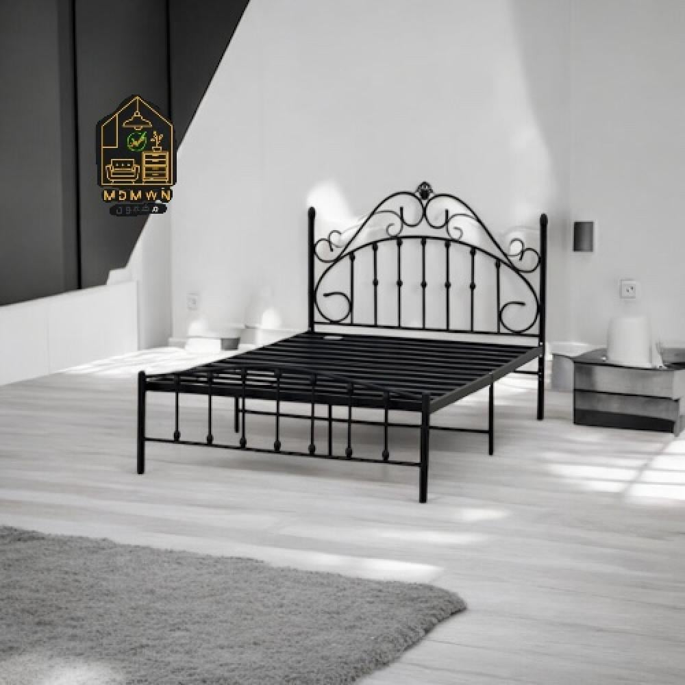 سرير حديد مزدوج بظهر مزخرف وقوس زخرفي 200*150