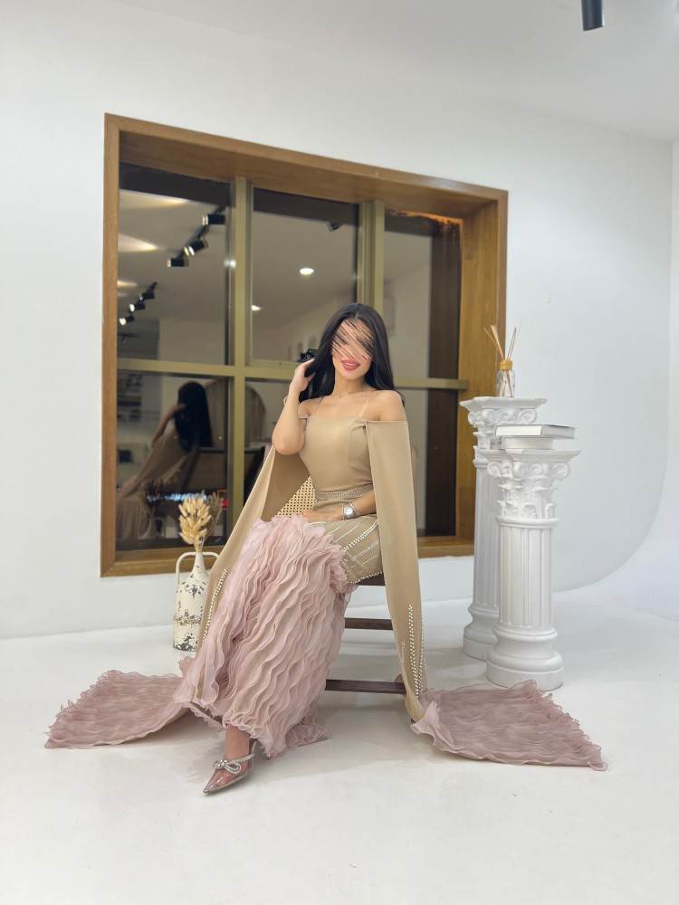 فستان ذو أكمام منسدلة معجن من الاسفل