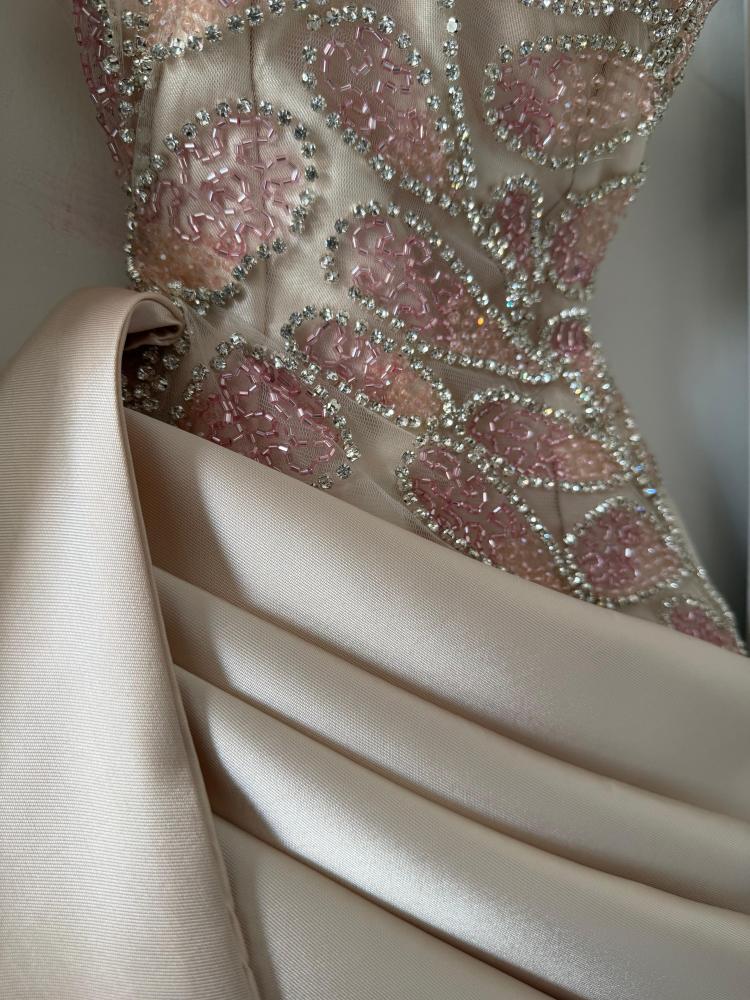 فستان منيره