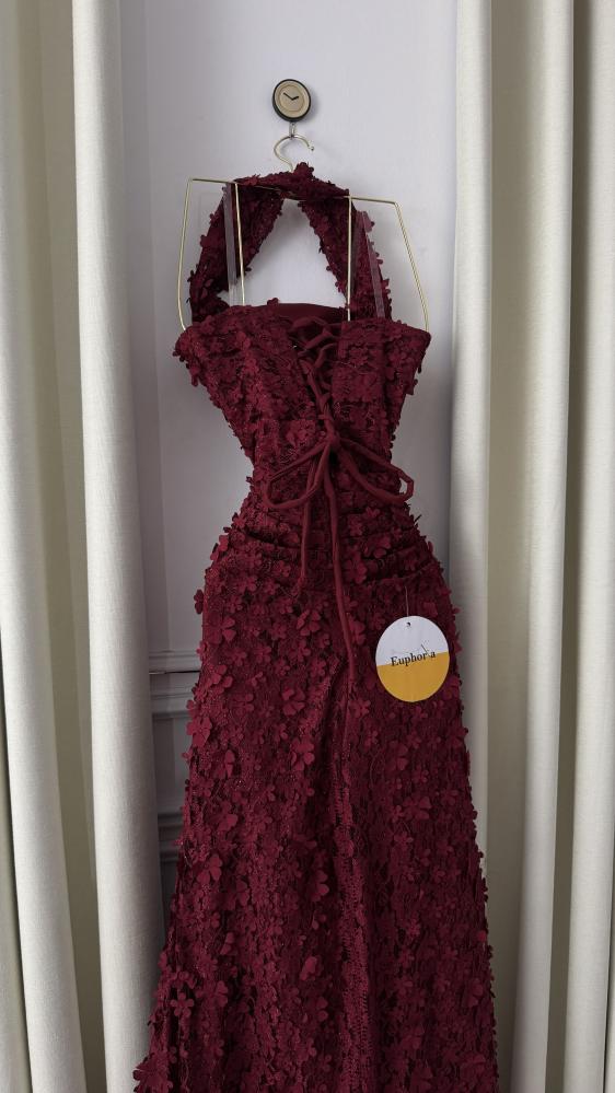 فستان احمر كلفه ورد