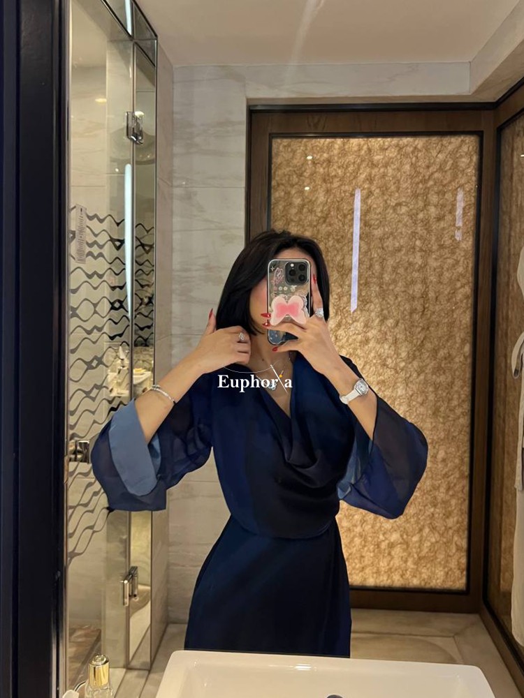 فستان قماش ساتان اكمام مفتوحة