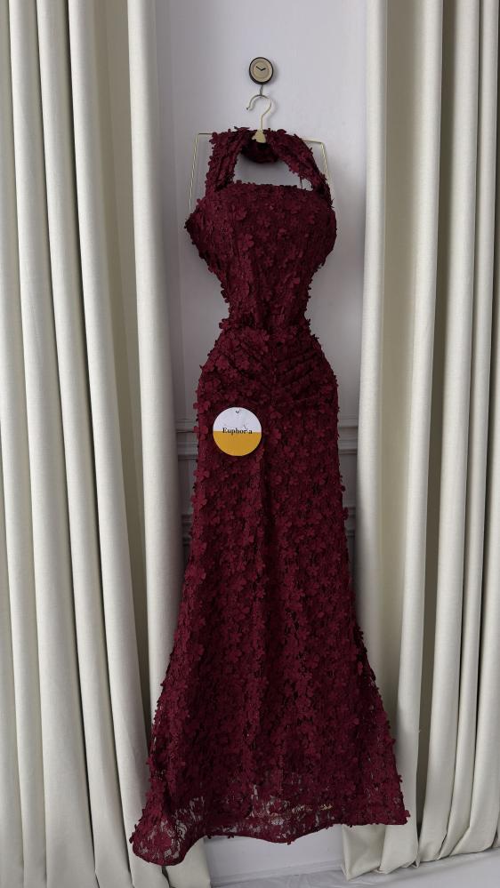 فستان احمر كلفه ورد