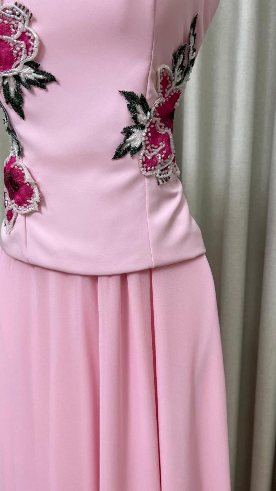 فستان لمسة وردية