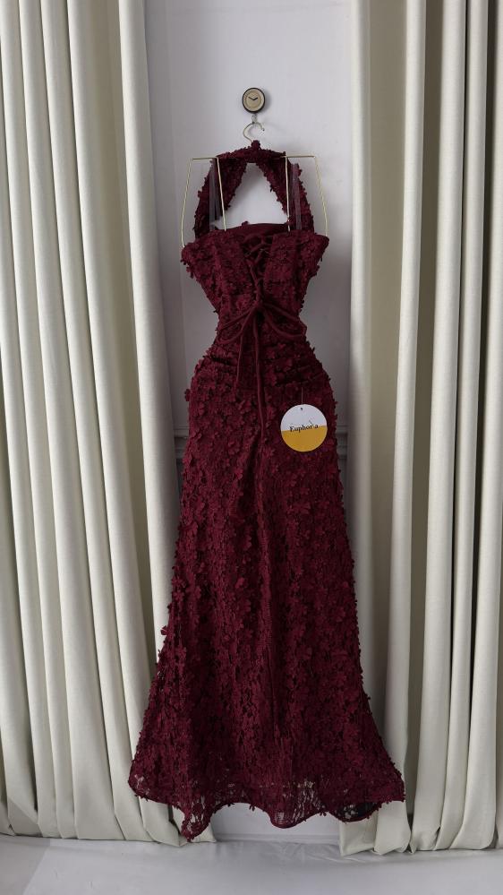 فستان احمر كلفه ورد