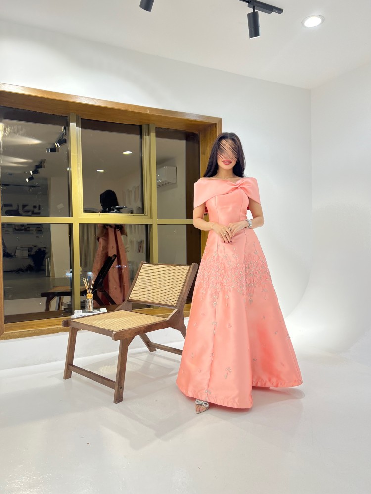 فستان تفاحي مع كتف فراشة