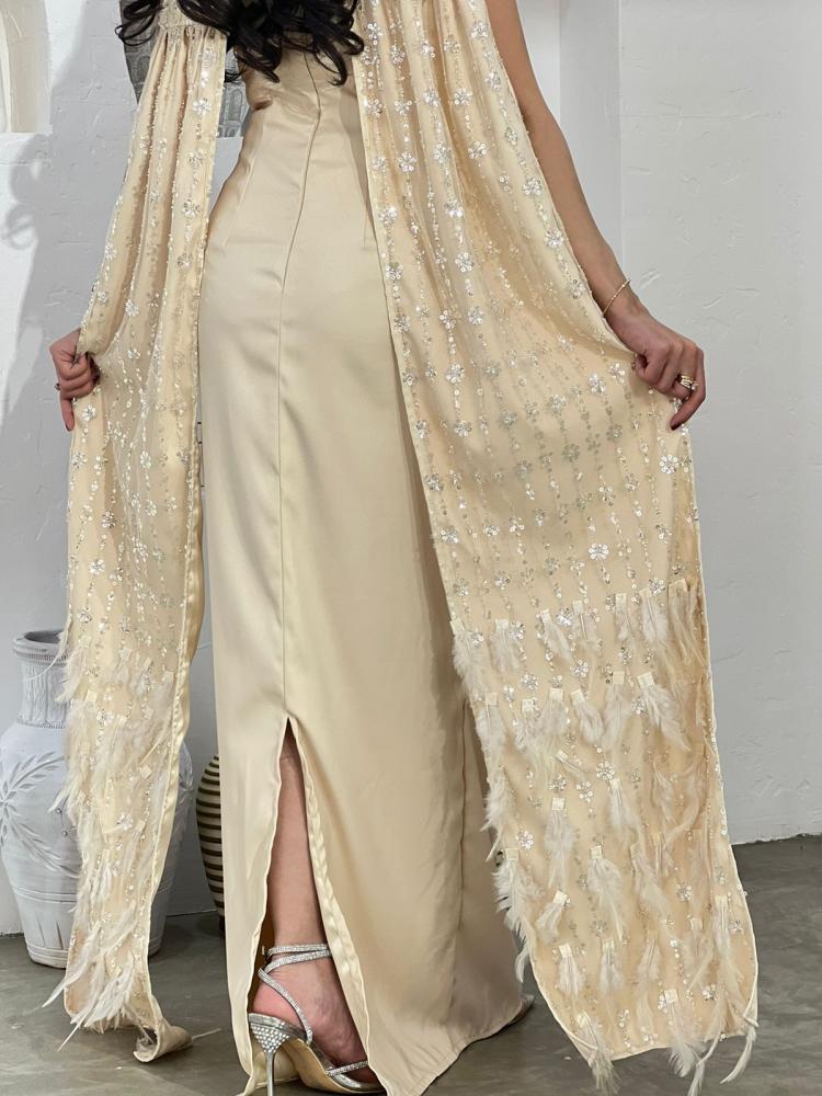 فستان مكشوف الاكتاف مع ساري مطرز