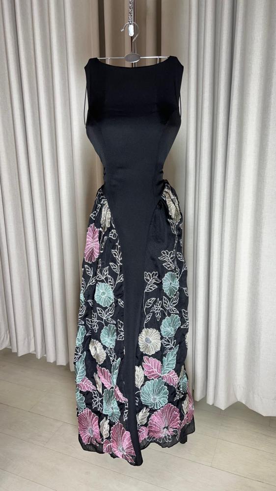 فستان ام وتين