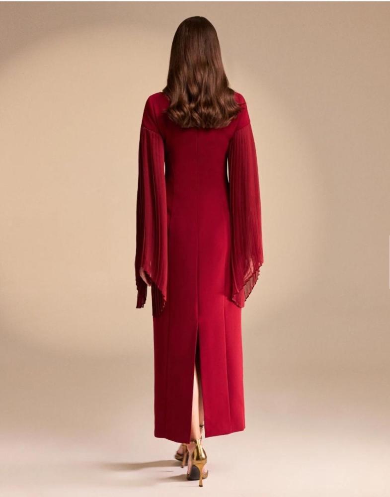 فستان احمر معا تكسيرات فاليد