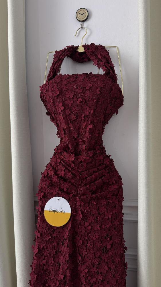 فستان احمر كلفه ورد