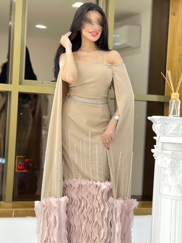 فستان ذو أكمام منسدلة معجن من الاسفل