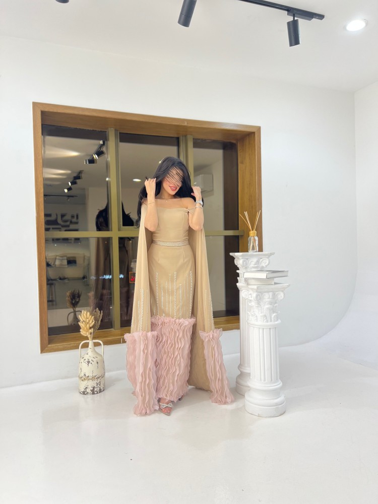 فستان ذو أكمام منسدلة معجن من الاسفل