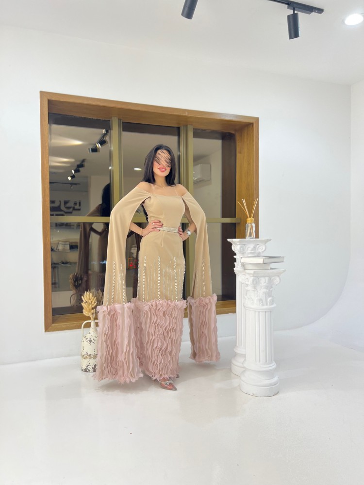 فستان ذو أكمام منسدلة معجن من الاسفل