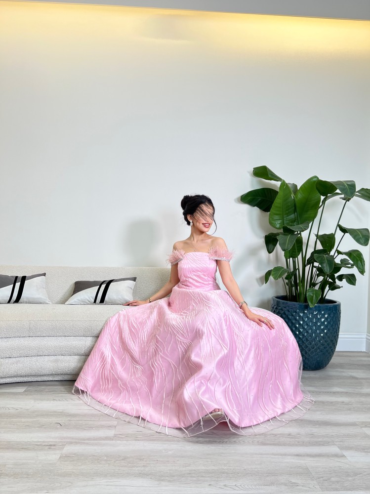 فستان عرايسي زهر مع شك و كتف منسدل