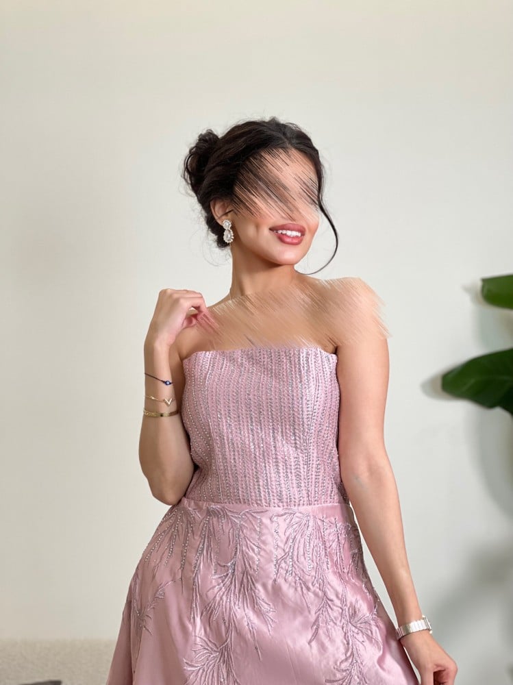 فستان عرايسي زهري مع تطريز ناعم