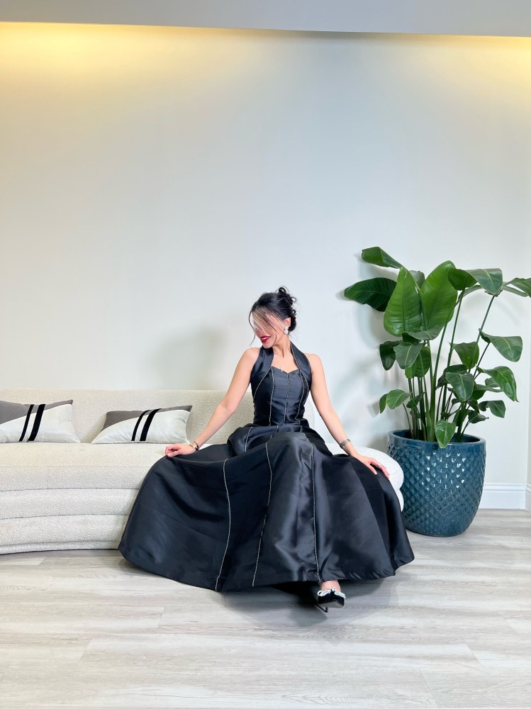 فستان اسود ساده ملكي