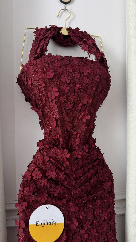 فستان احمر كلفه ورد