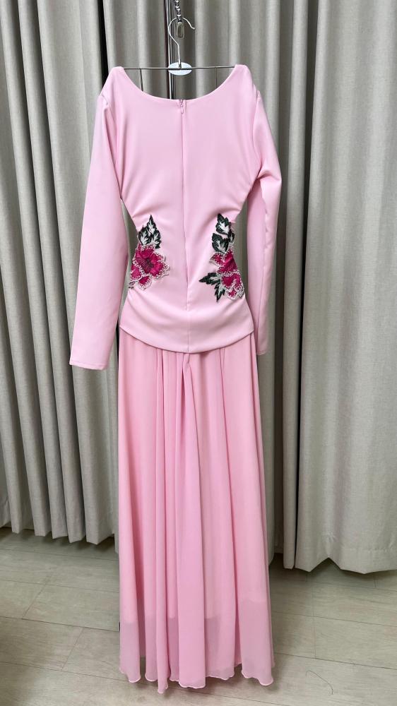 فستان سحر الورود