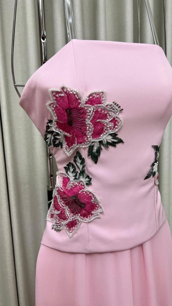 فستان لمسة وردية