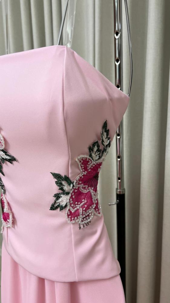 فستان لمسة وردية