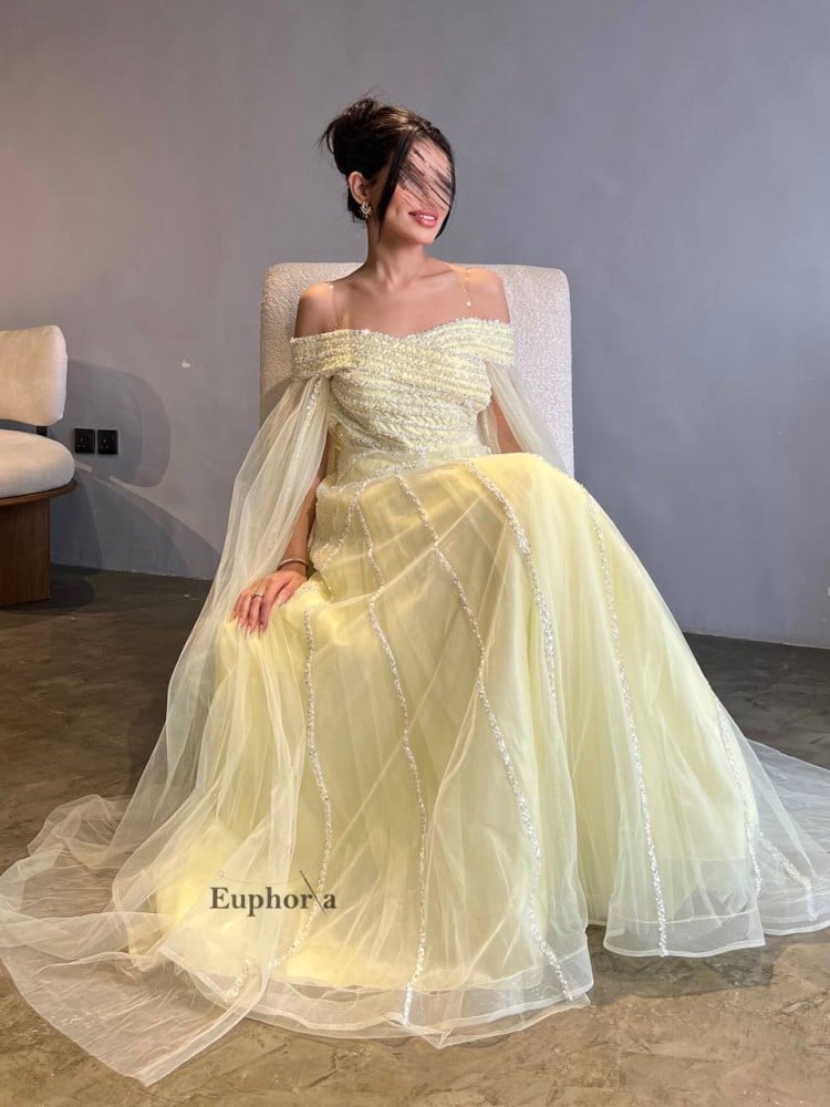 فستان شيفون من لون الاصفر ذو أكمام منسدلة