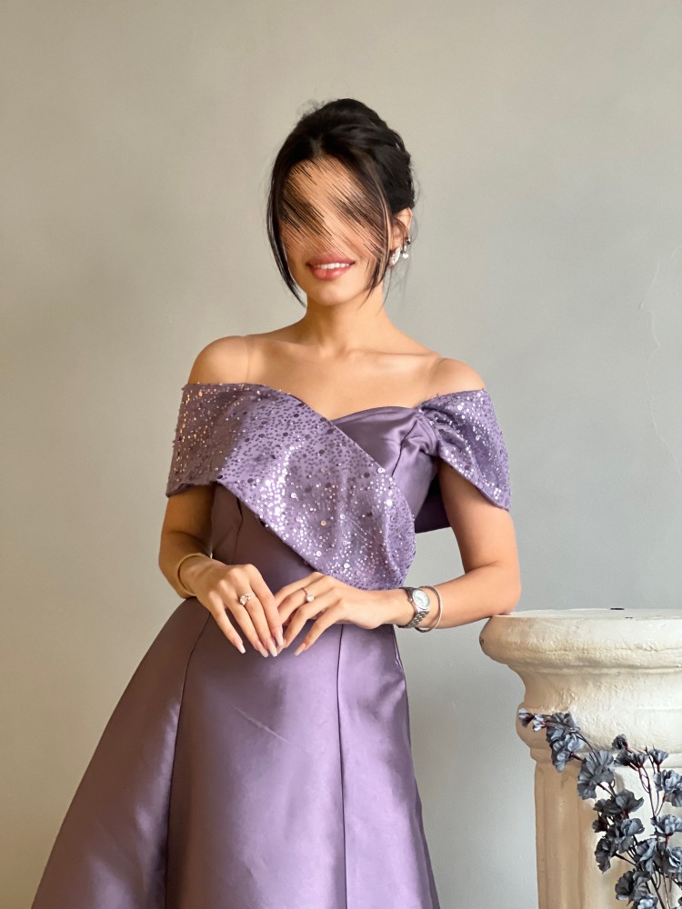 فستان فوشيا تطريز ناعم