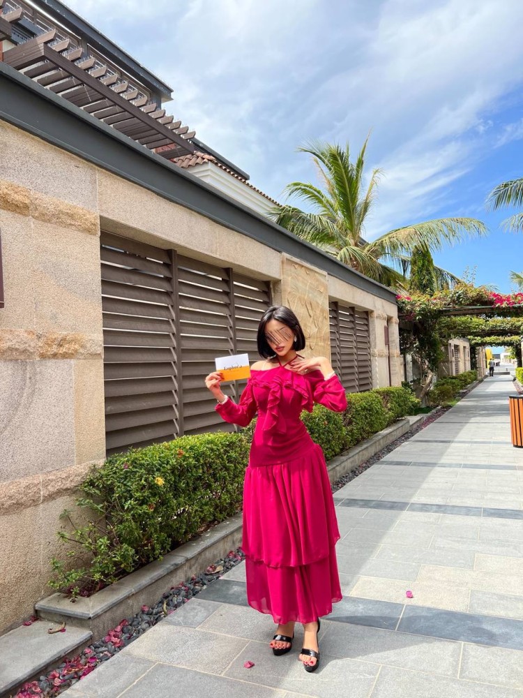 فستان طبقات مع زخرفة قماش