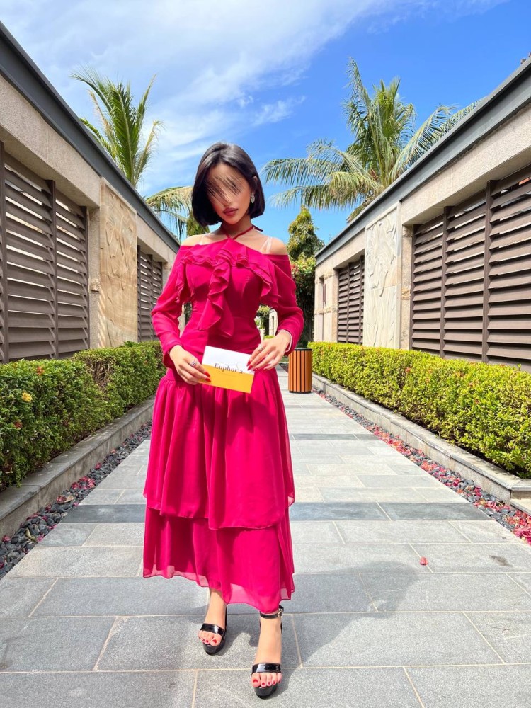 فستان طبقات مع زخرفة قماش