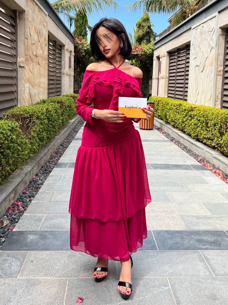 فستان طبقات مع زخرفة قماش