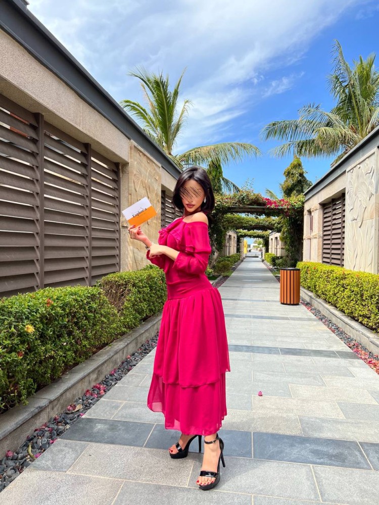 فستان طبقات مع زخرفة قماش