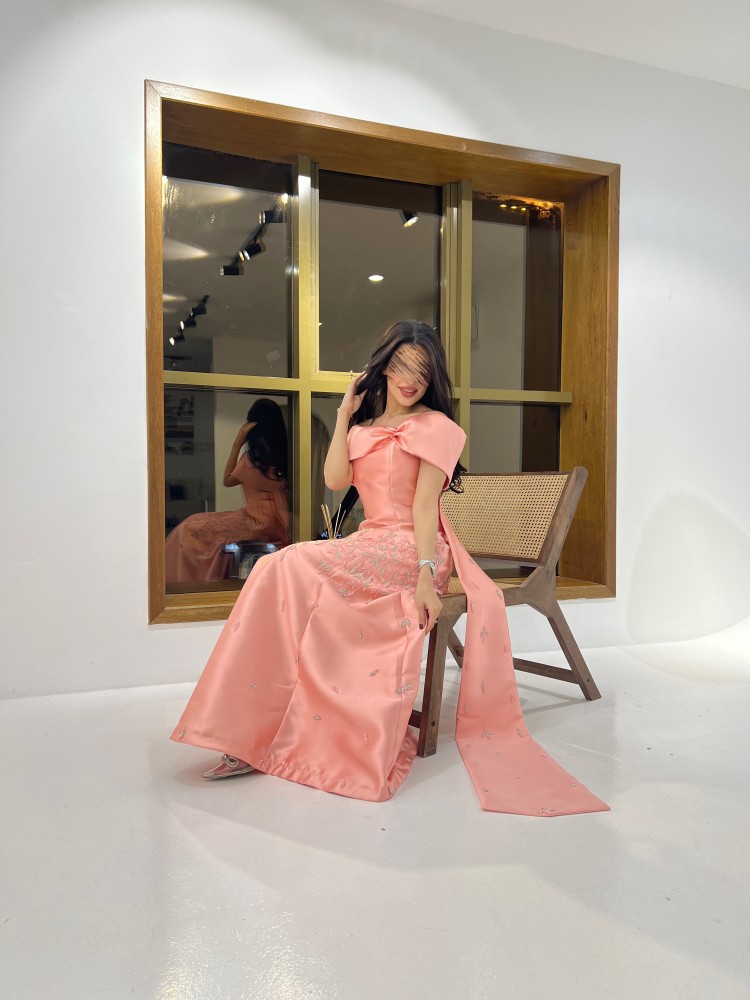 فستان تفاحي مع كتف فراشة