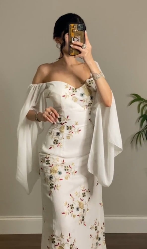 فستان مورد مع اكمام مفتوحة