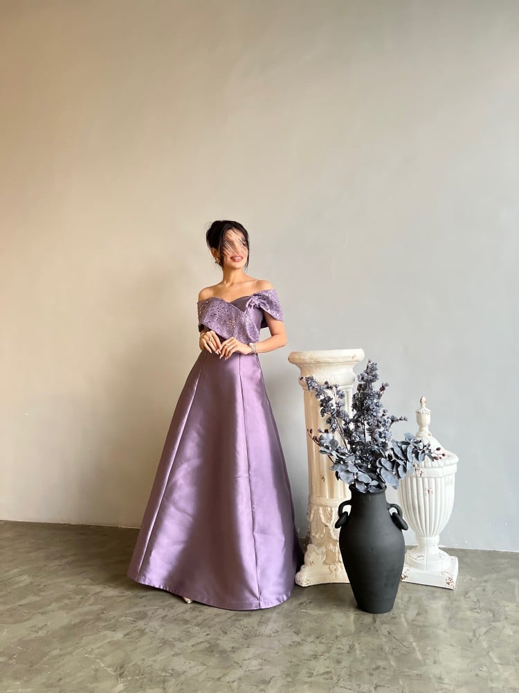 فستان فوشيا تطريز ناعم