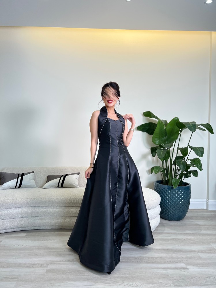 فستان اسود ساده ملكي