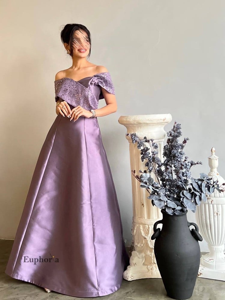 فستان فوشيا تطريز ناعم