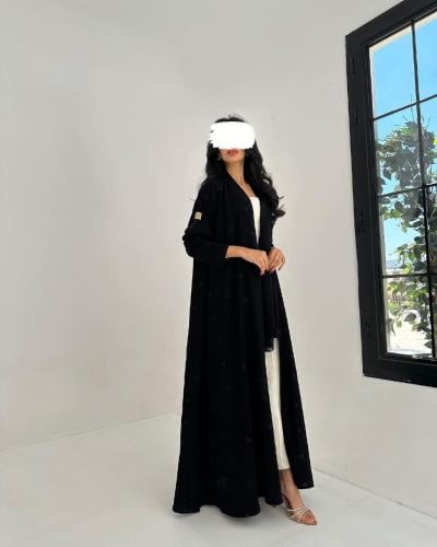 عباية نورس بتطريز اسود