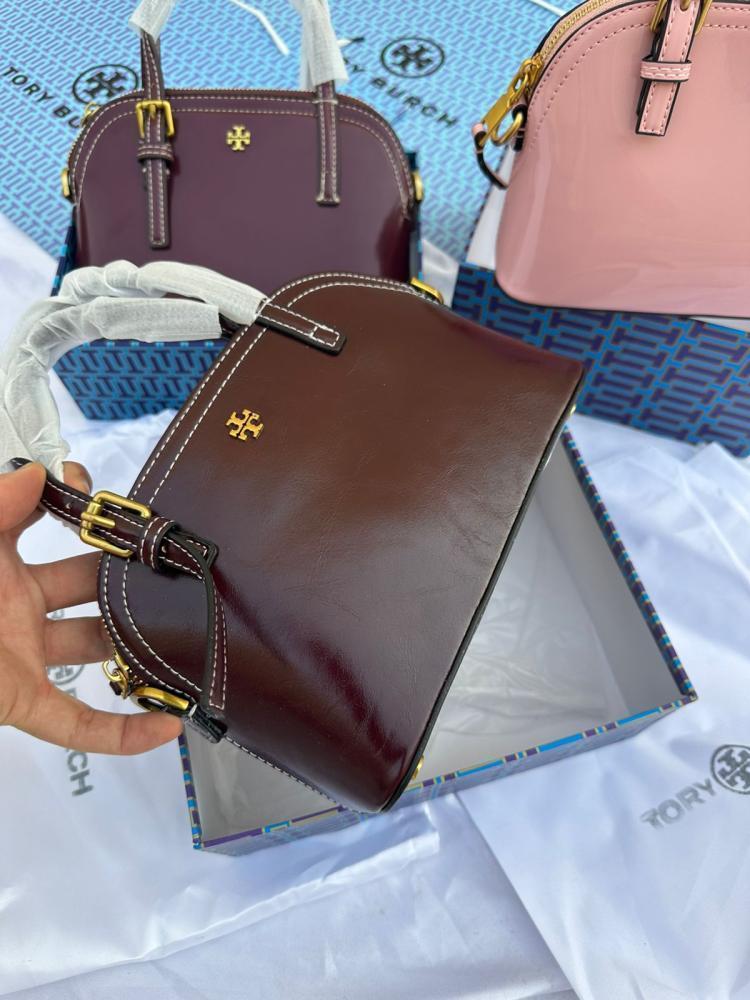 شنطة Tory Burch بتصميم أنيق وعصري
