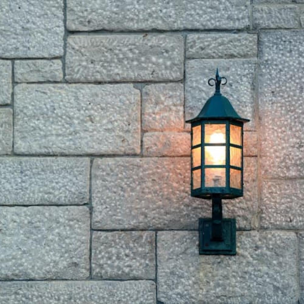 كيف تختار كشافات الحوش والحديقة بشكل صحيح؟