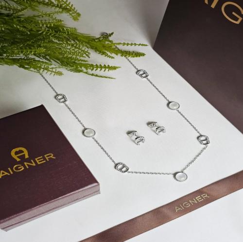 طقم انيق من ماركة AIGNER