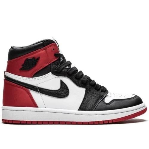 Air Jordan 1 High satin black toe