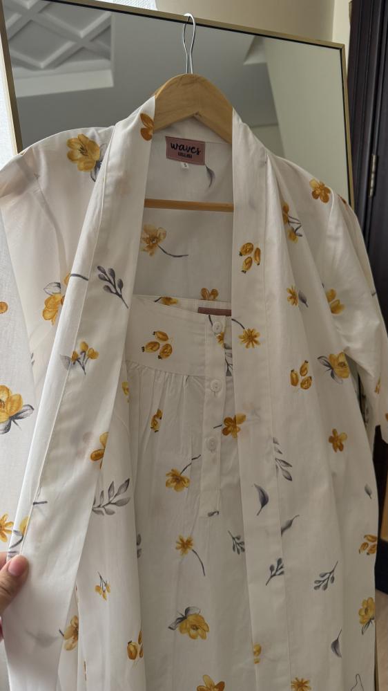 روب الورد الاصفر الكبير