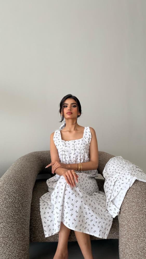 روب الأغصان الاحمر من ثلاث قطع