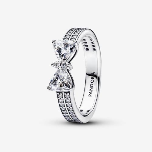 A ring that shines with a knot and two rows of sto...