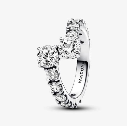 Staggered ring design shines shine