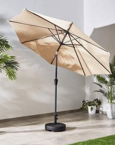 مظلة شمسية مع قاعدة